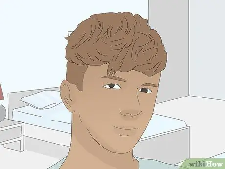 Скрывайте кожу головы при проборе тонких волос Шаг 14