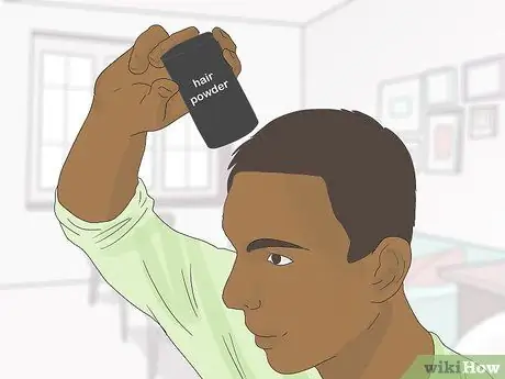 Скрывайте кожу головы при проборе тонких волос Шаг 3