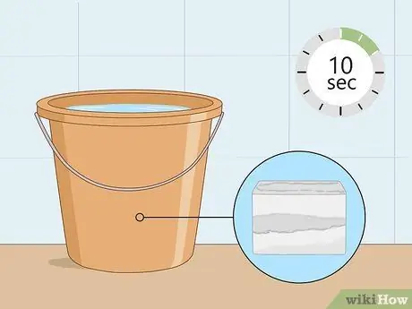 Предотвратить выпадение волос из-за жесткой воды Шаг 11