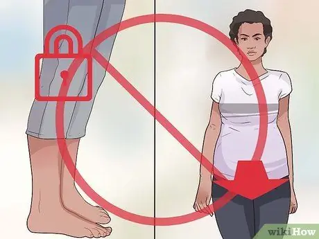 Избегайте боли в круглой связке Шаг 14