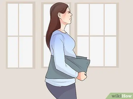 Избегайте боли в круглой связке Шаг 16