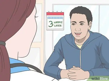 Уменьшить отек губ с помощью инъекций Шаг 13