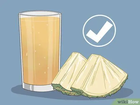 Уменьшить отек губ с помощью инъекций Шаг 16