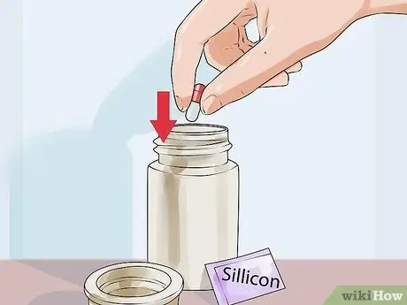 Вставьте суппозитории с борной кислотой Шаг 13