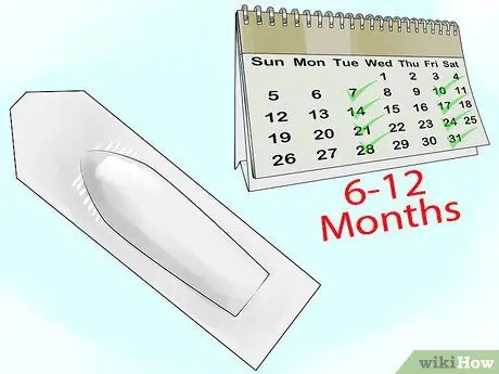 Вставьте суппозитории с борной кислотой Шаг 5