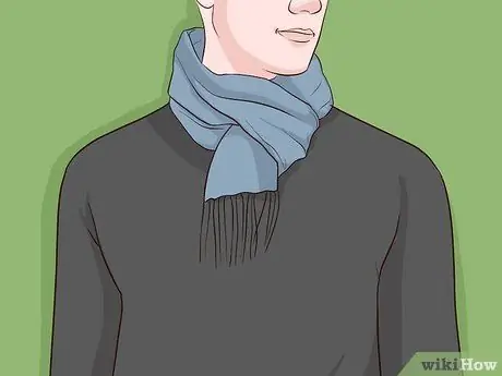 Носите короткий шарф. Шаг 1
