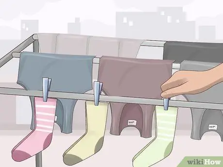 Вешать одежду на балкон Шаг 3