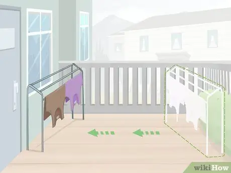 Вешать одежду на балкон Шаг 8