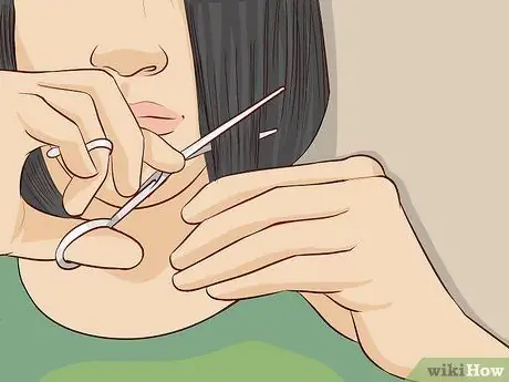 Стричь короткие волосы дома Шаг 10