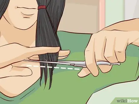 Стричь короткие волосы дома Шаг 8