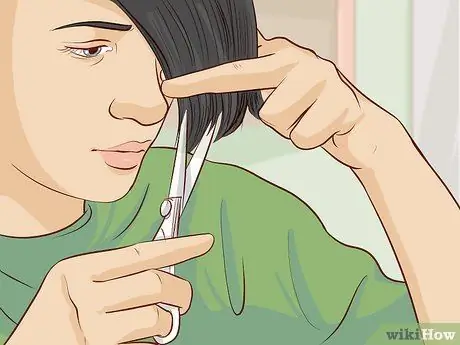 Стричь короткие волосы дома Шаг 9