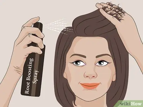 Придайте объем высушенным на воздухе волосам Шаг 3