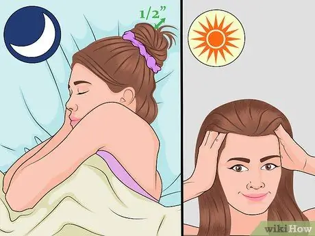 Придайте объем высушенным на воздухе волосам Шаг 5