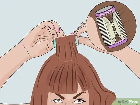 Придайте объем высушенным на воздухе волосам Шаг 6