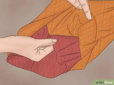 Добавьте подкладку в вязаные или связанные крючком сумки Шаг 7