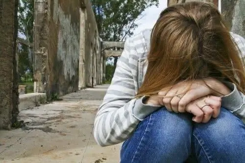 Плачущая девушка