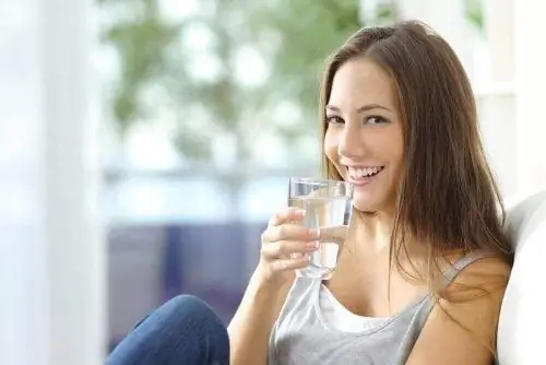 Пейте достаточно воды Пейте достаточно воды