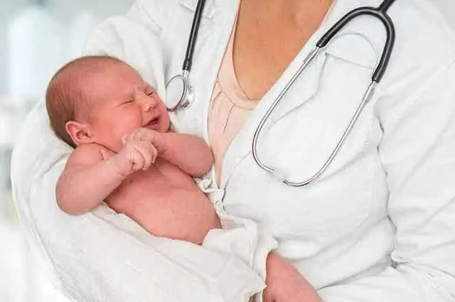 Педиатр может проверить роднички Педиатр может проверить роднички