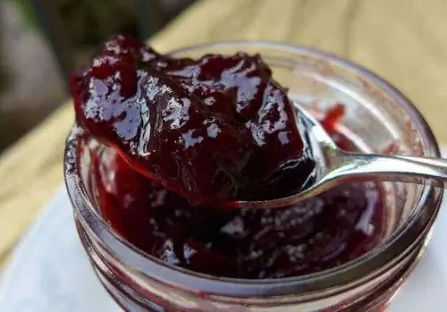 Варенье из сливы также помогает при запорах