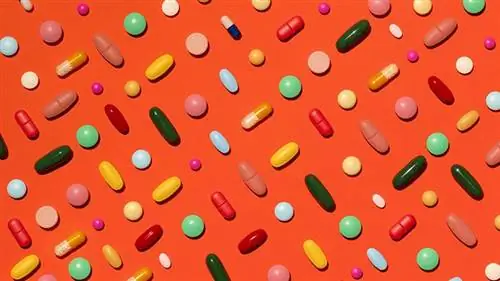 Коронавирус и лекарства, отпускаемые по рецепту: стоит ли делать запасы?