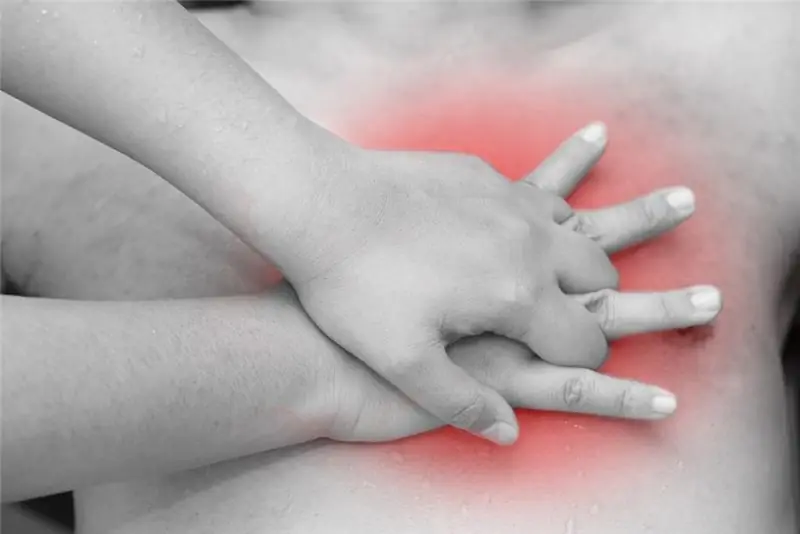 СЛР для реанимации. Изображение: чарнситр - фотолия