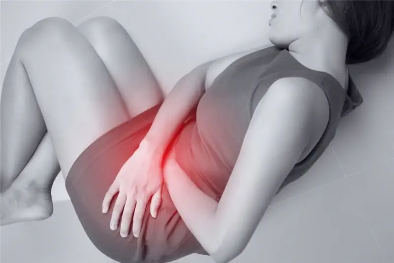 Хронический запор может привести к кровавому поносу. Изображение: Adiano - fotolia