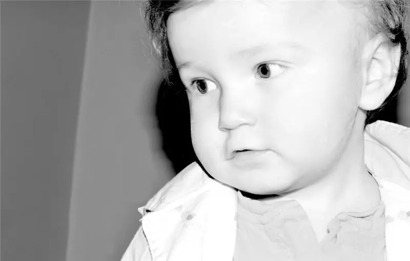 В отличие от нормальных детей, аутичные дети часто избегают зрительного контакта в раннем возрасте. (Изображение: Лучиан Миласан/fotolia.com)