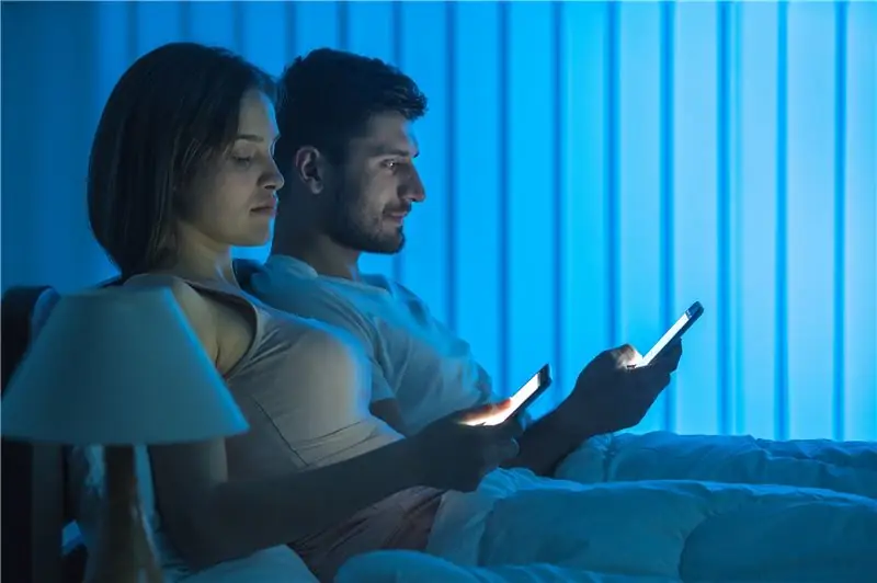 «Включите синий», чтобы выключить: способствует ли синий свет сну?