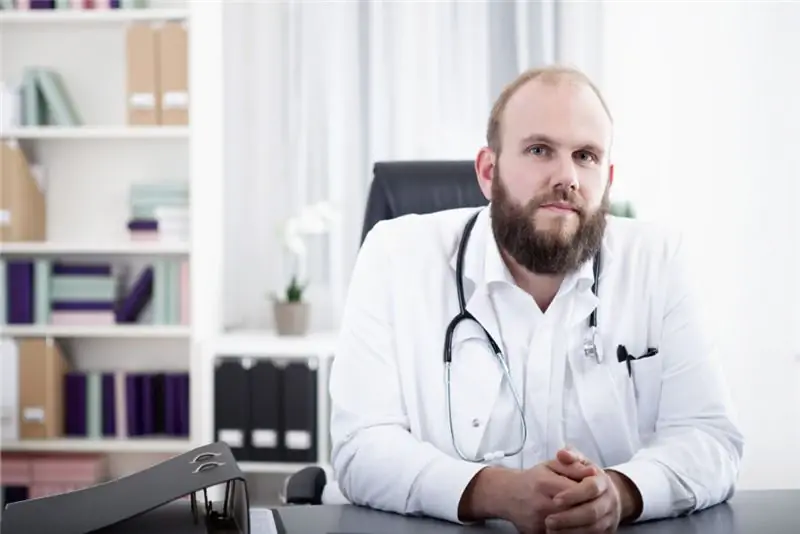 В бородах врачей исследователи обнаружили меньше болезнетворных бактерий, чем на чисто выбритой коже их коллег. (Изображение: tuningdin/fotolia.com)