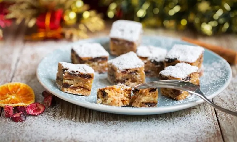 Аптечная сеть dm отзывает партию органических кондитерских изделий Stollen. Товар был упакован неправильно, поэтому на упаковке не указан фундук. Фундук может быть опасен для аллергиков. (Изображение: moofushi/fotolia.com)