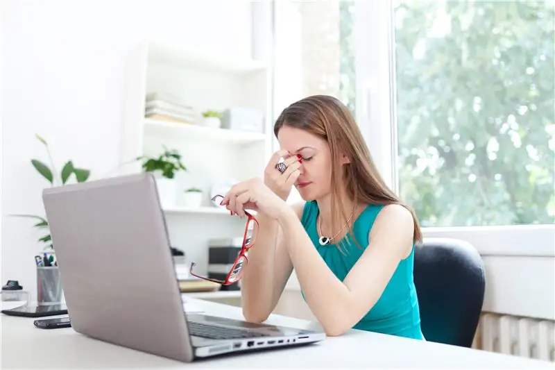 Раздражающее подергивание глаз: стресс часто является триггером