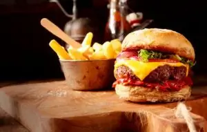 Инфекции, вызванные микробами в пищевых продуктах. Изображение: © эксклюзивный дизайн - fotolia