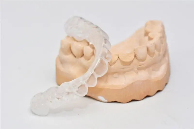 Зубная шина может предотвратить храп. Изображение: Brigitte Meckle - Fotolia