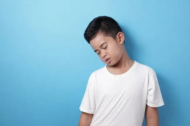 Это заставляет детей ходить во сне и как с этим бороться