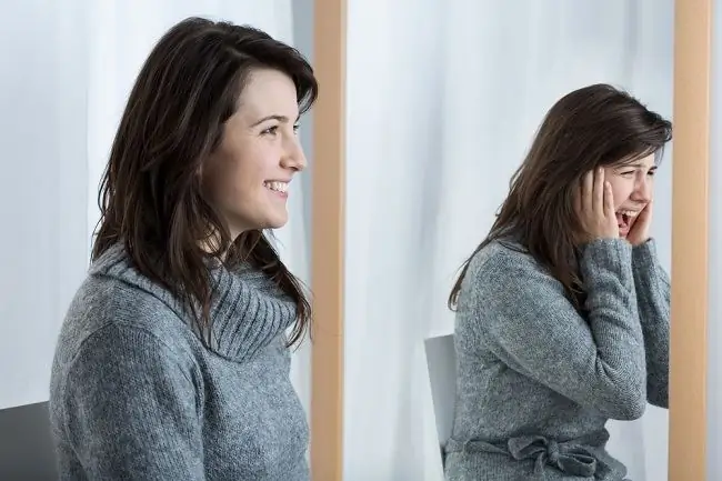 Узнайте больше о токсичной позитивности - Alodokter