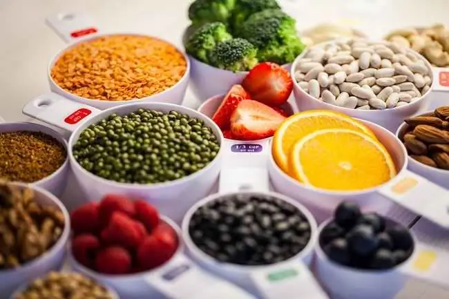 Несколько видов продуктов, содержащих полифенолы