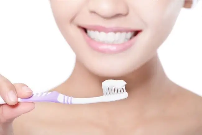 Внимательно выбирайте зубную пасту для чувствительных зубов