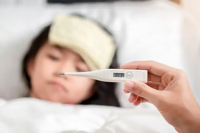 Причины лихорадки вверх и вниз у детей и способы ее лечения - Alodokter