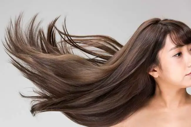 Знай 7 простых и практичных способов удлинить волосы