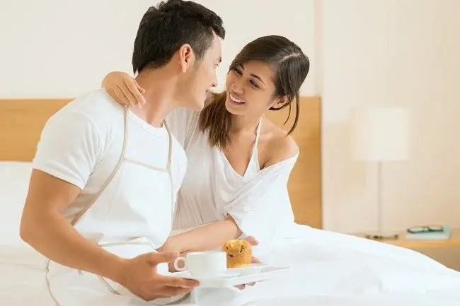 6 шагов прелюдии, которые понравятся женщинам - Alodokter