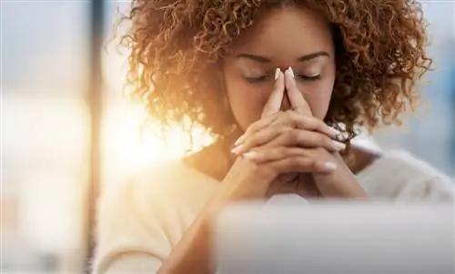 Может ли стресс вызвать шум в ушах?