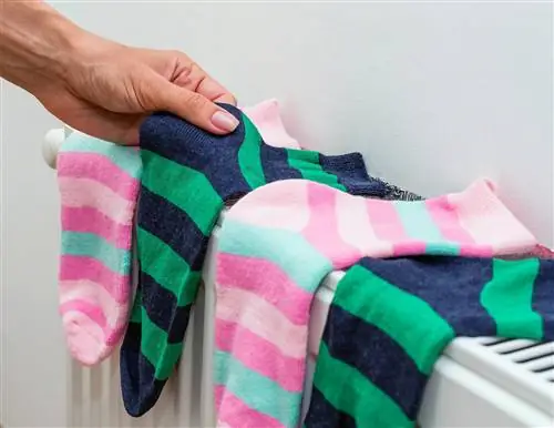Сушка белья на обогревателе: это так опасно