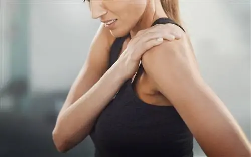 Плечо трескается: когда это вызывает беспокойство?