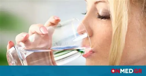 Мочевая система: действительно ли нам нужно выпивать 8 стаканов воды в день?