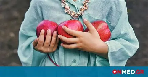 Самый простой способ очистить яблоко от пестицидов