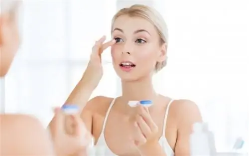 Контактные линзы: почему в них нельзя спать