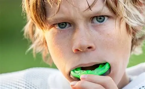 Как мы защищаем зубы, когда занимаемся спортом