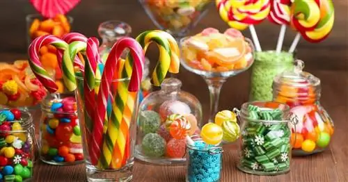 Кисло-сладкий и острый. Это самые большие враги ваших зубов