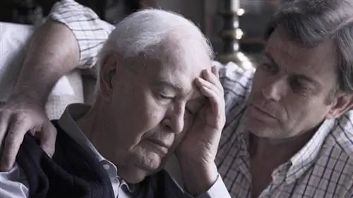 Следует ли помещать больного с болезнью Альцгеймера в специальное учреждение?