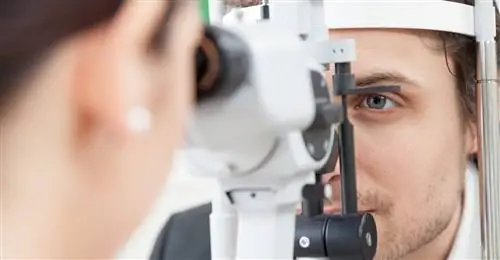 Осмотр глаз